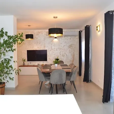 Vila House Laura
